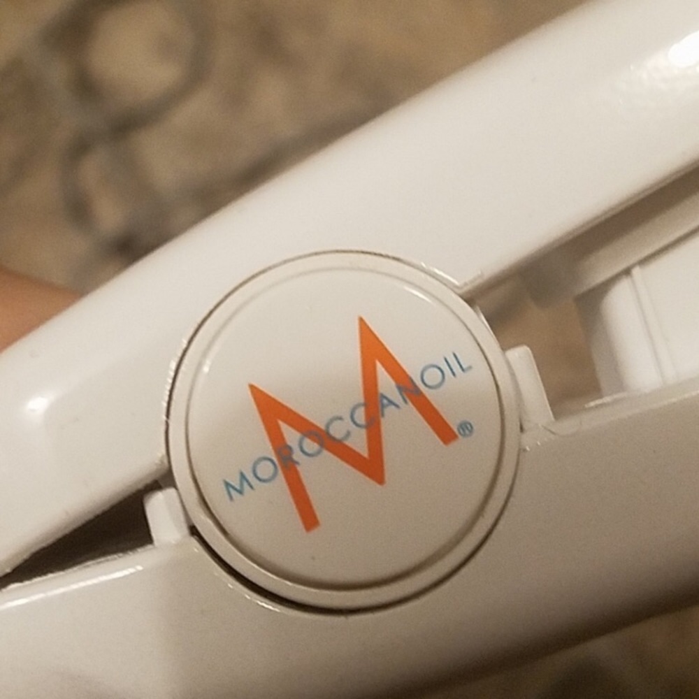 Moroccan oil ceramic flat iron